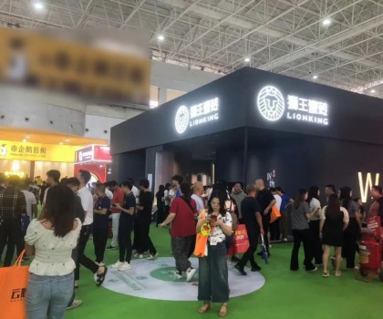 佛山陶博會第一天，獅王瓷磚已經(jīng)燃爆了！
