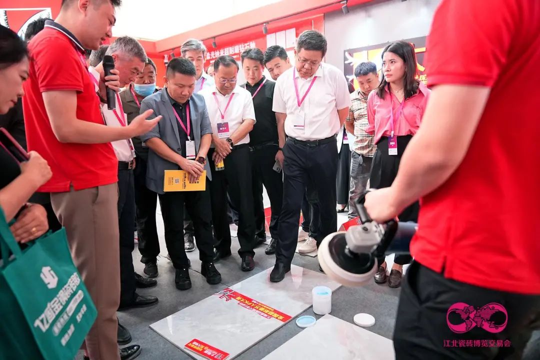 2023中國·江北瓷磚博覽交易會(huì)今天盛大啟幕9.jpg